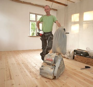 Viimeistele karkeudella 150 puulattian hionta